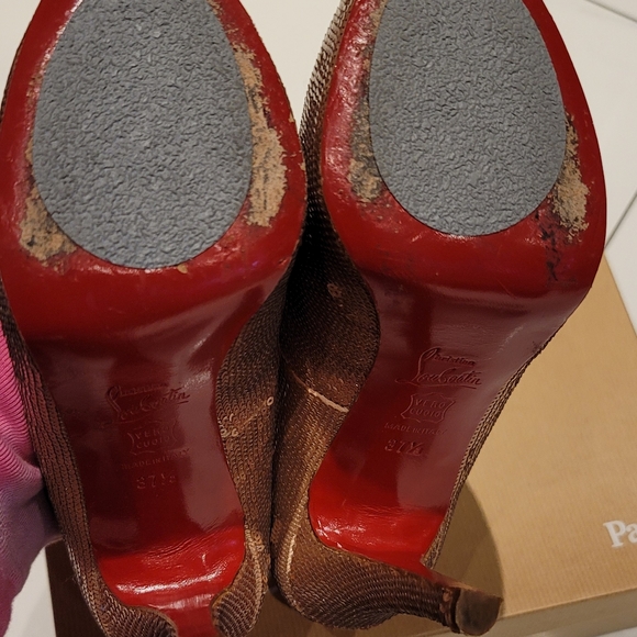 Extremely rare Christian Louboutin Very Prive in "Salmon" (nude) sequin in 37.5 - Picture 8 of 16